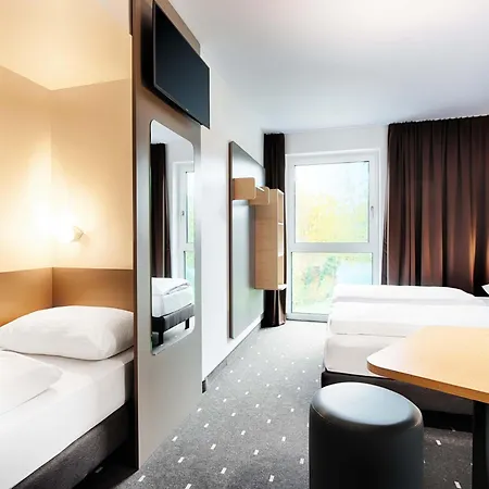 B&B Hotel Ravensburg מלון 3*