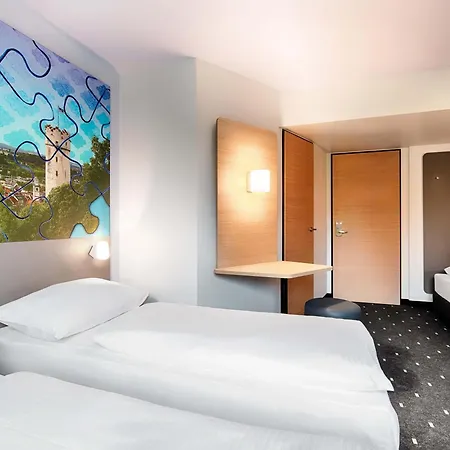 B&B Hotel Ravensburg מלון 3*