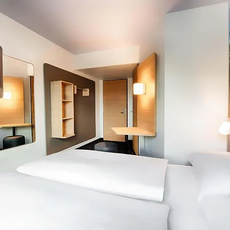 מלון B&B Hotel Ravensburg 3*