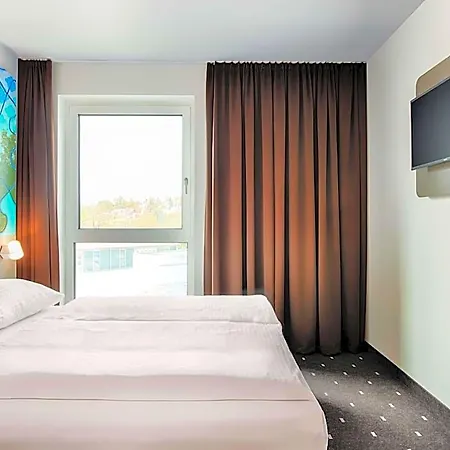 מלון B&B Hotel Ravensburg 3*
