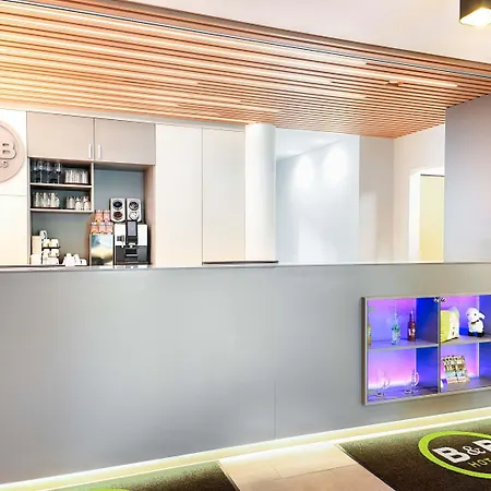 B&B Hotel Ravensburg מלון 3*